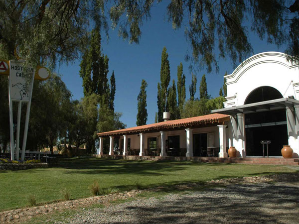 Ver más fotos de la vista exterior de la Hostería Cachi en Salta, Argentina